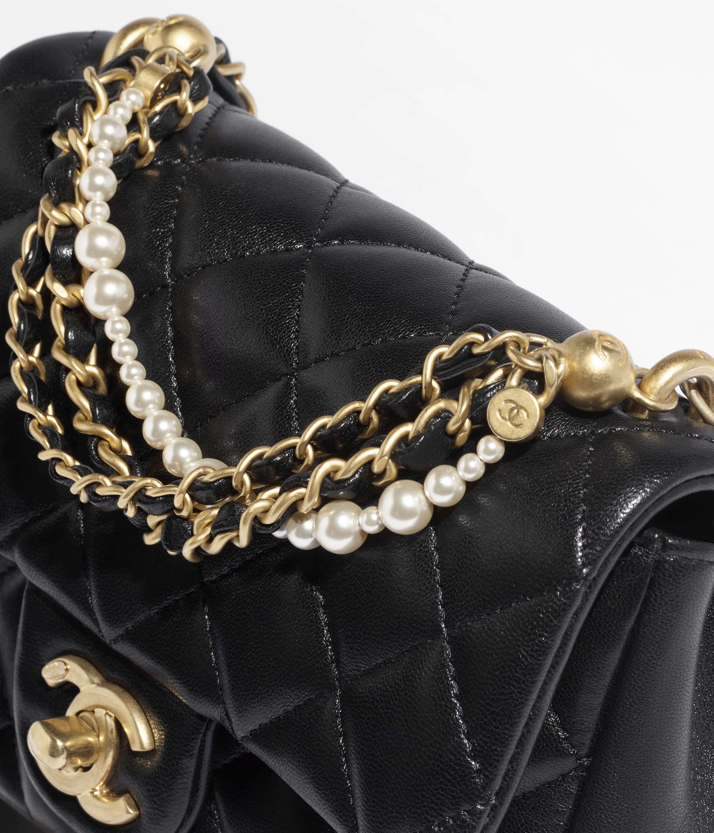 CHANEL MINI FLAP BAG Shiny Lambskin, Imitation Pearls & Gold-Tone Metal Black