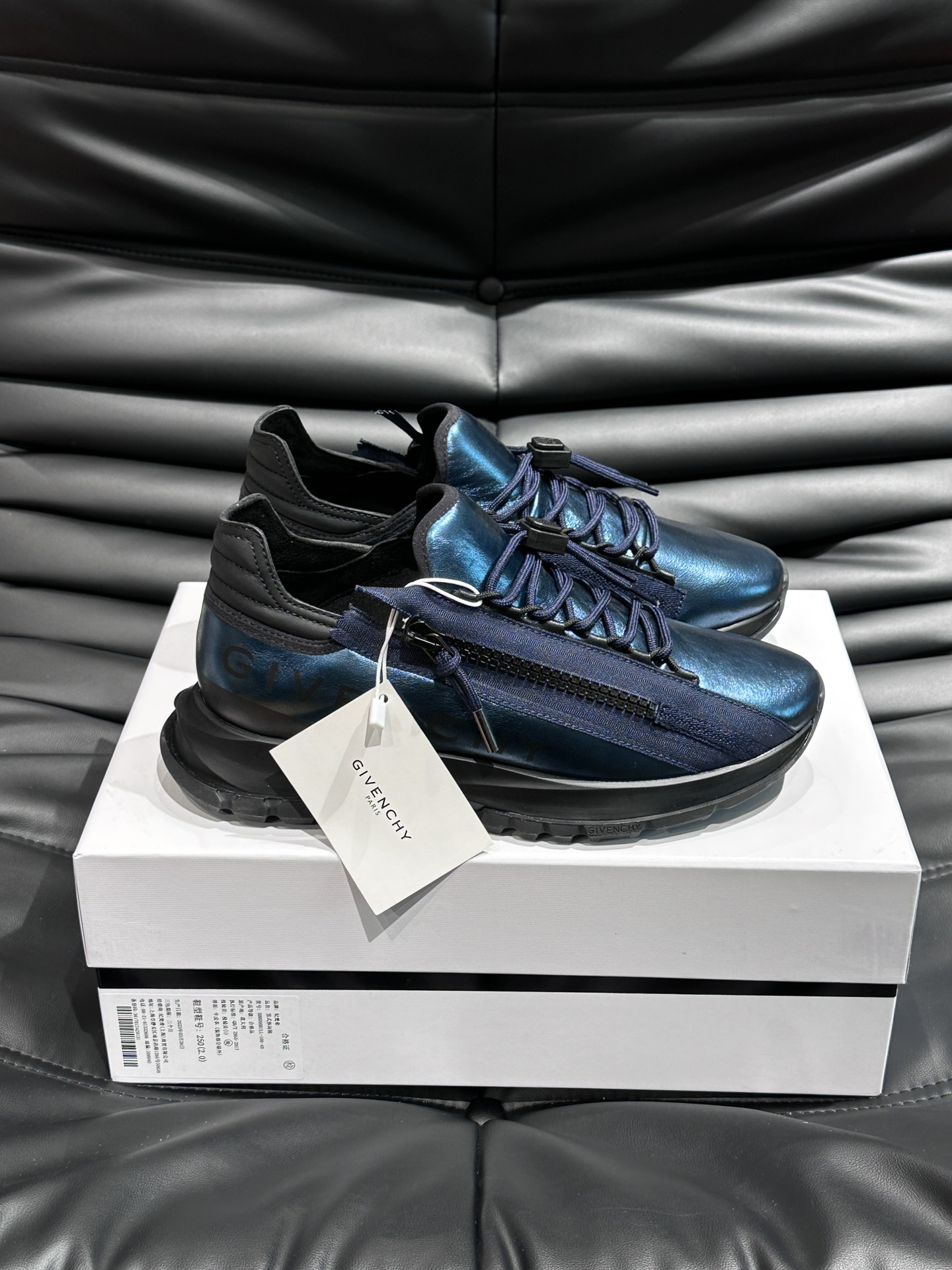Givenchy Spectre runner sneakers in leather with zip-blackblue