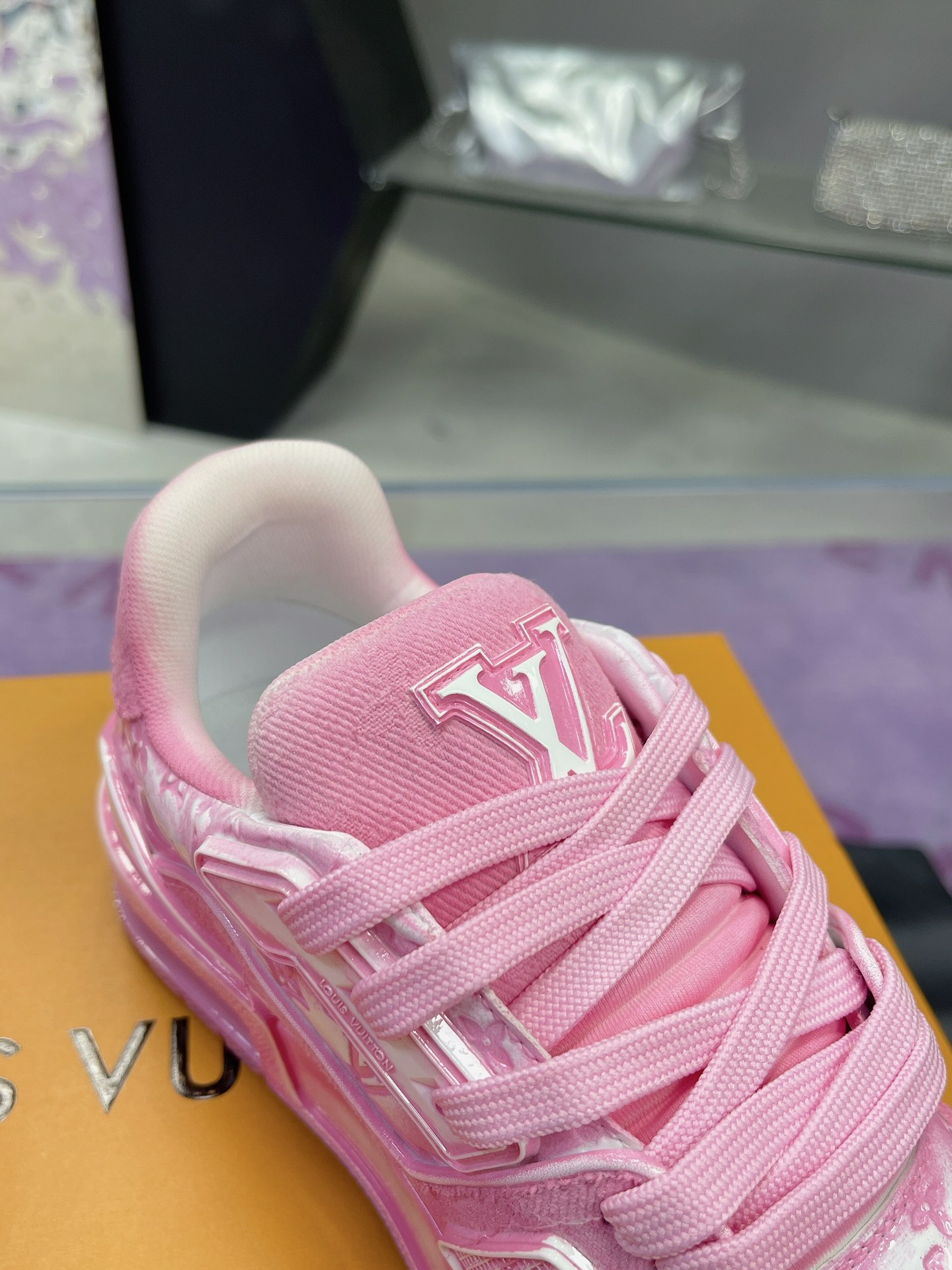 Louis Vuitton Trainer Maxi-pink logo